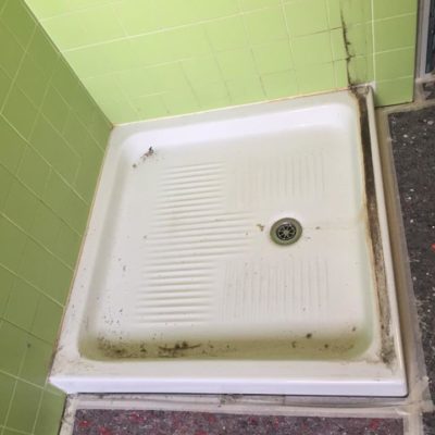 Applicazione resina microcemento ristrutturazione bagno 2