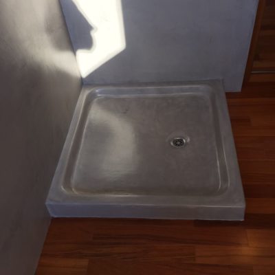 Applicazione resina microcemento ristrutturazione bagno 3
