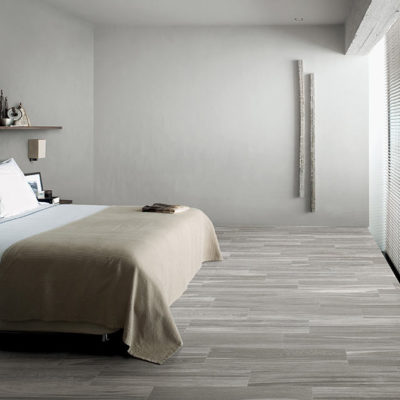 Camera da letto pavimento gres porcellanato effetto legno