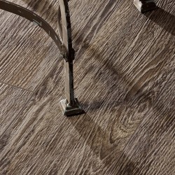 Dettaglio piastrelle gres effetto legno realistico