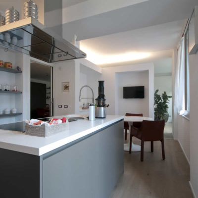 parquet spazzolato e gress porcellanato cucina