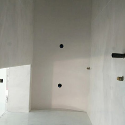 bagno microcemento bianco e marmo