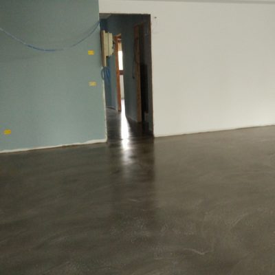 pavimentazione con cemento autolivellante finito ad olio 1