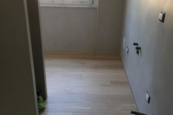 parquet e microcemento per bagno di pavia