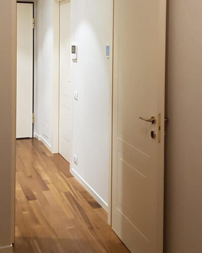 Posa parquet prefinito in rovere americano a turate