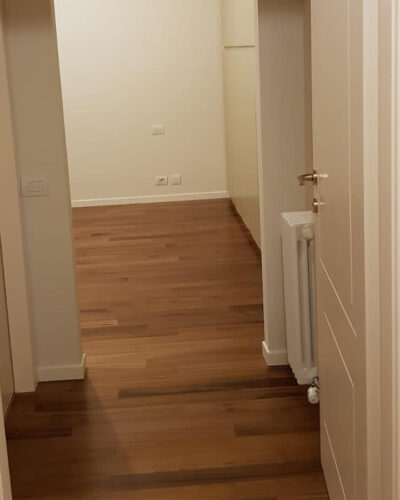 Posa parquet prefinito in rovere americano turate