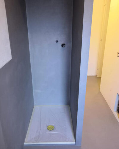 box doccia rivestito in microcemento a milano