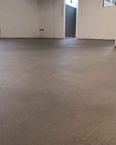 microcemento posato in ufficio a milano