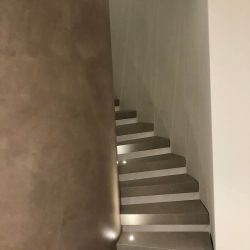 microcemento su vano scale milano