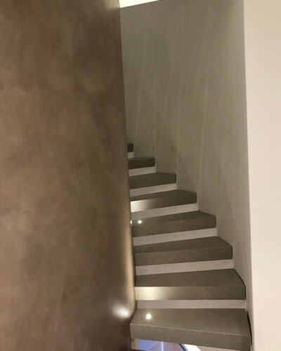 microcemento su vano scale milano
